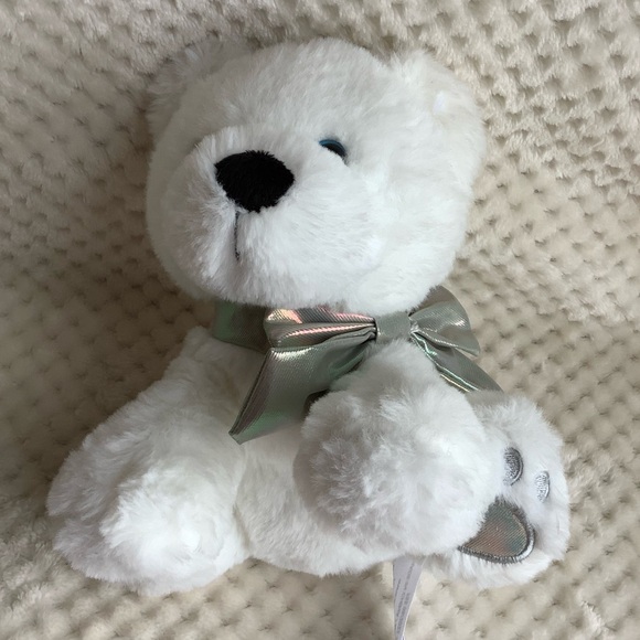 Animal Adventure 2022 White Baby Polar Bear Cub Iridescent Ribbon Bow and Feet - Picture 7 of 9